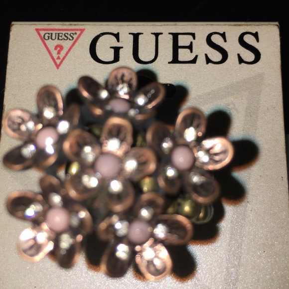 New-Rose golden GUESS Cluster Stacked Costume Ring - Picture 3 of 8